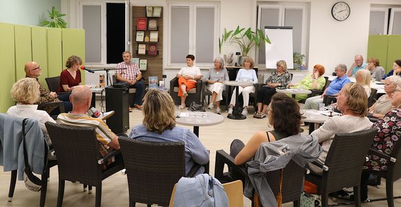 Emily Marie Lara in der Stadtbibliothek